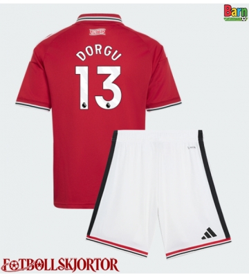 Manchester United Patrick Dorgu #13 Hemmakläder Barn 2026-27 Kortärmad (+ Korta byxor)